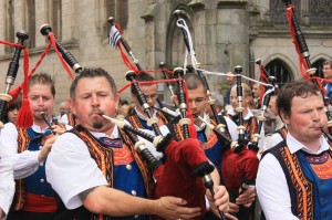 Défilé de sonneurs à Kemper