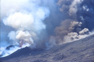 eruption ETNA panaches gris