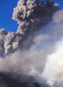 ETNA eruption panaches gris