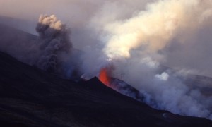 ETNA eruption cone+fontaine de lav