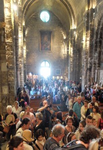 foule église STES MARIES