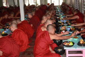 moines au refectoire