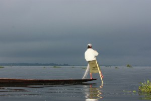 pirogue sur LAC INLE