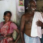 couple-indiens-ds-leur-maison